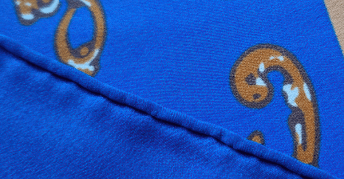 Détail tissu soie bleu royal haut de gamme Lorenza Di Filippo